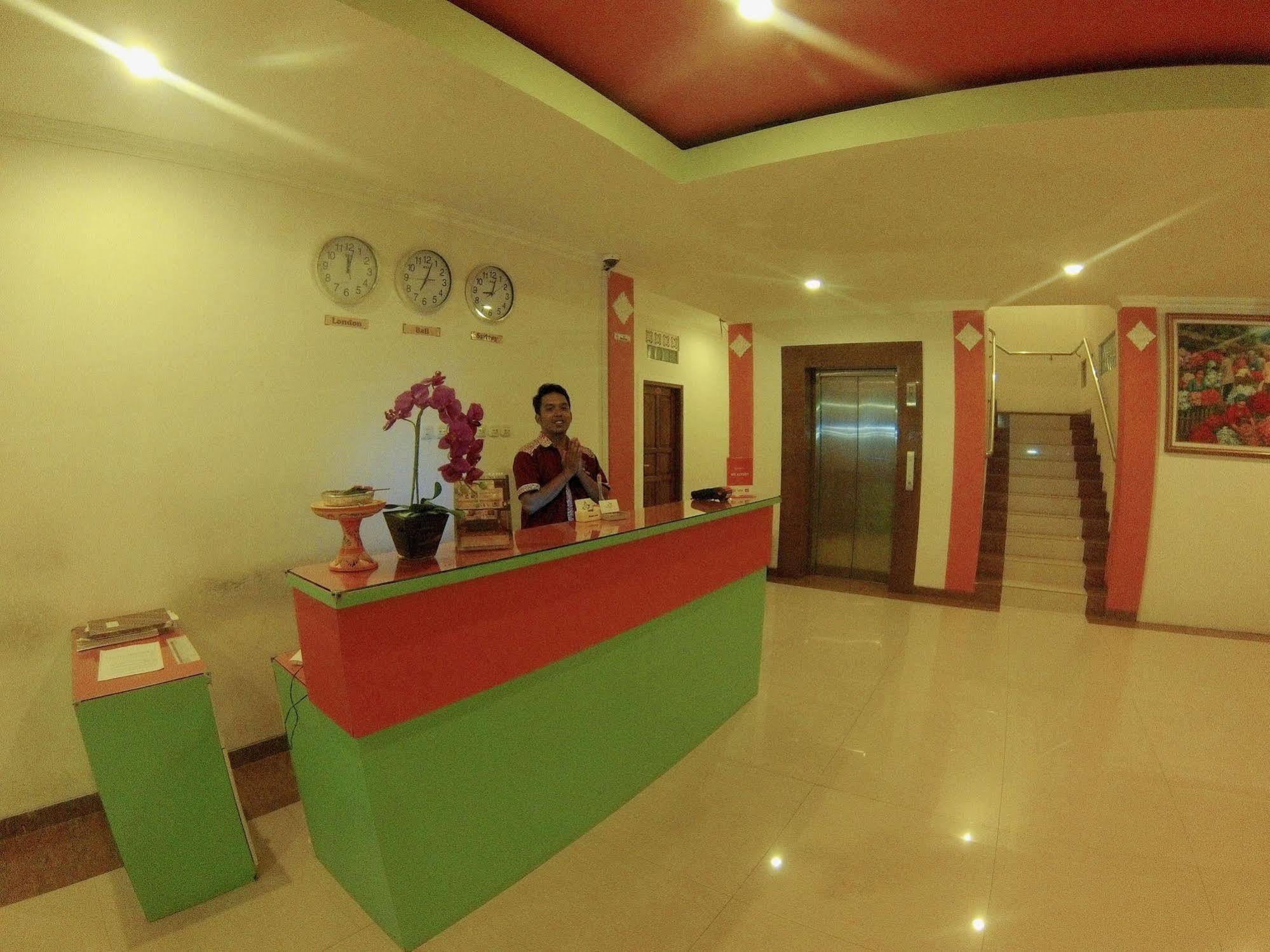 Oyo 90473 Gowin Hotel Kuta Lombok Exterior foto